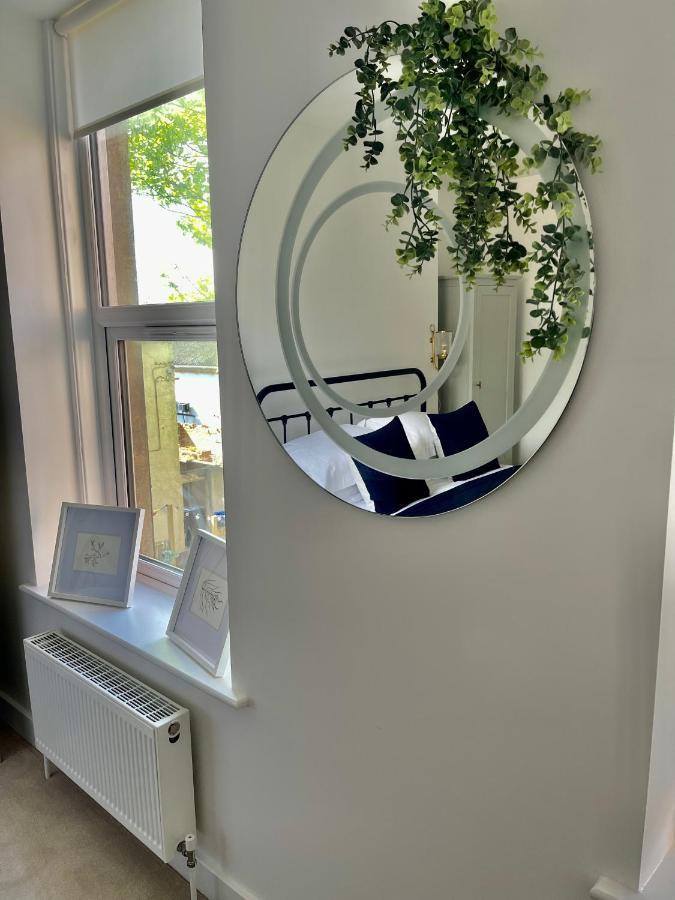 Seaview Flat With Balcony, Spacious 2 Bedroom Worthing Eksteriør bilde