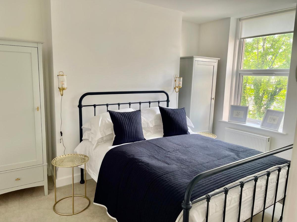 Seaview Flat With Balcony, Spacious 2 Bedroom Worthing Eksteriør bilde