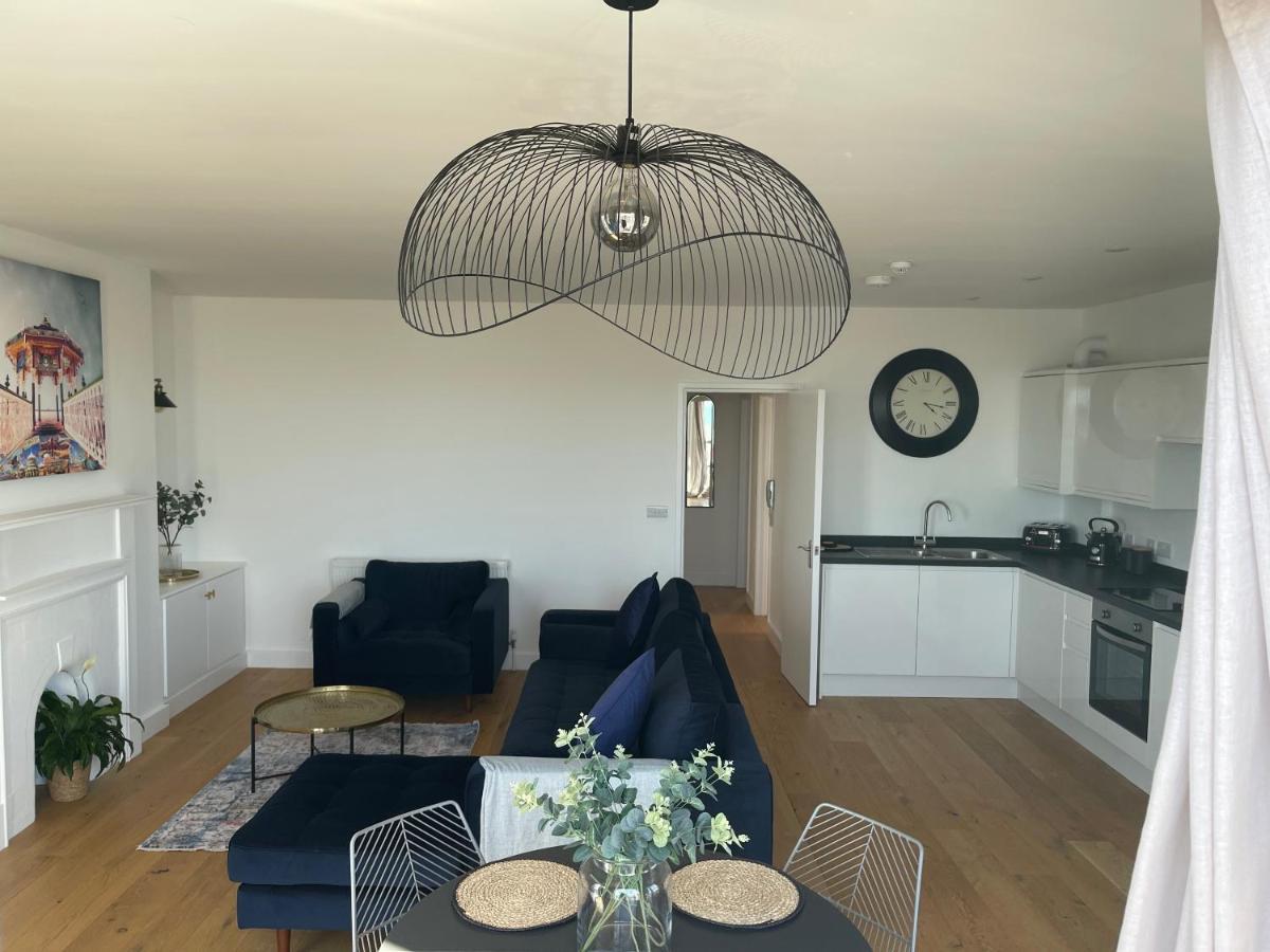 Seaview Flat With Balcony, Spacious 2 Bedroom Worthing Eksteriør bilde