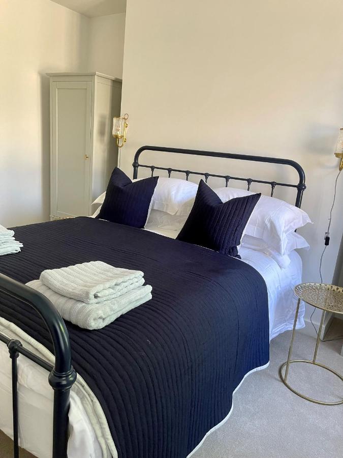 Seaview Flat With Balcony, Spacious 2 Bedroom Worthing Eksteriør bilde