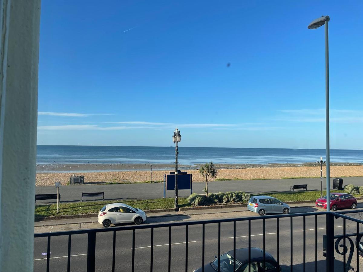 Seaview Flat With Balcony, Spacious 2 Bedroom Worthing Eksteriør bilde