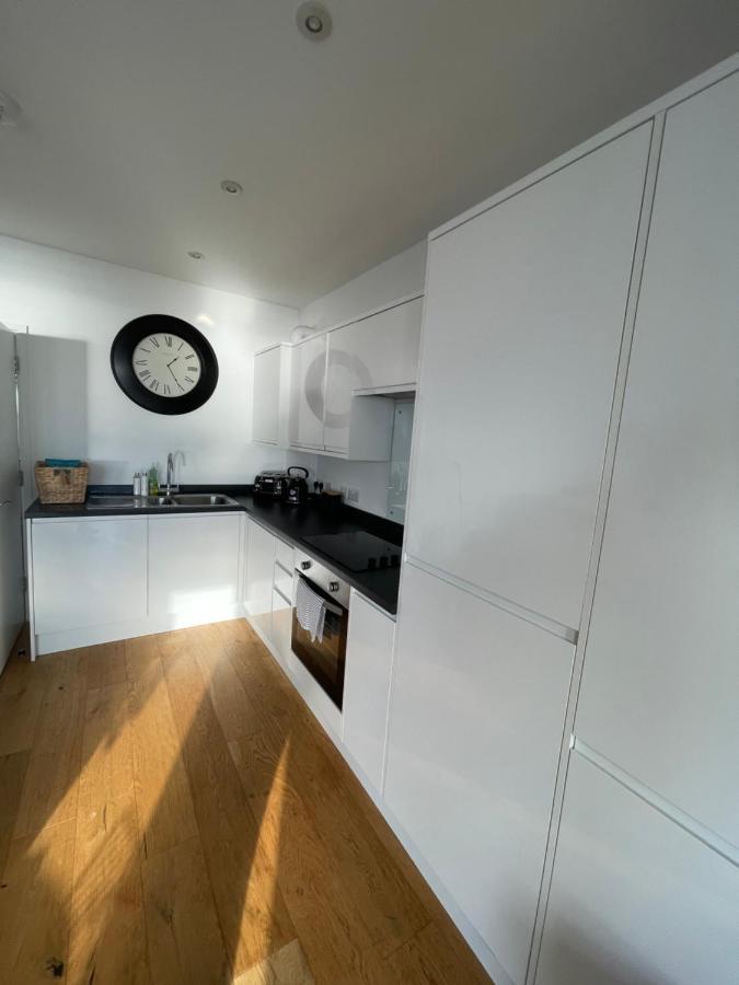 Seaview Flat With Balcony, Spacious 2 Bedroom Worthing Eksteriør bilde