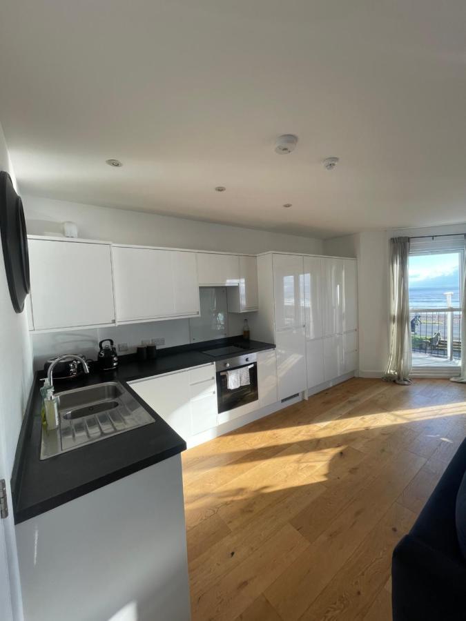 Seaview Flat With Balcony, Spacious 2 Bedroom Worthing Eksteriør bilde