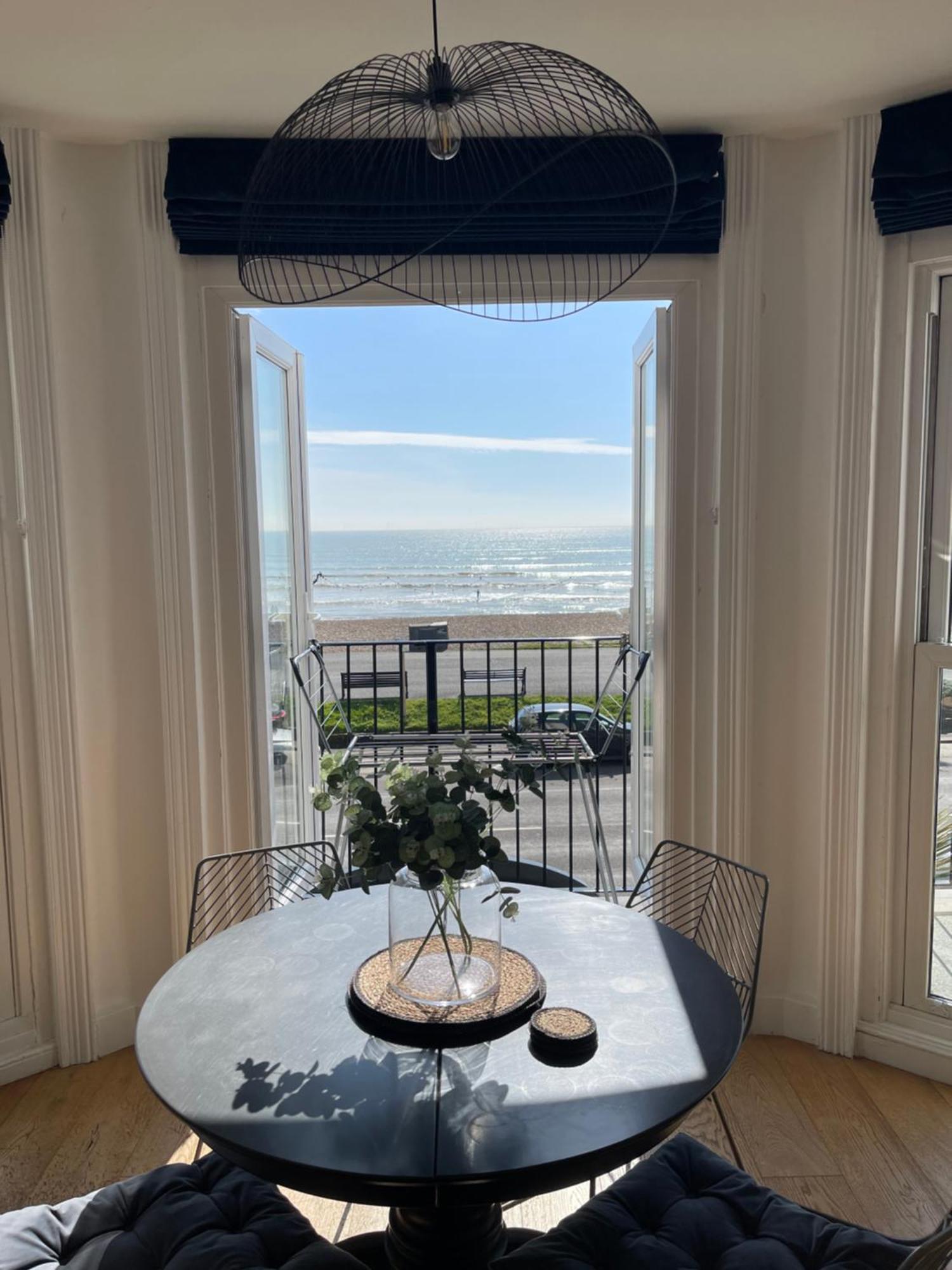 Seaview Flat With Balcony, Spacious 2 Bedroom Worthing Eksteriør bilde